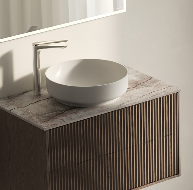 Epos tumma saarni -allaskaappi Svall-etusarjalla ja Silva-tasolla