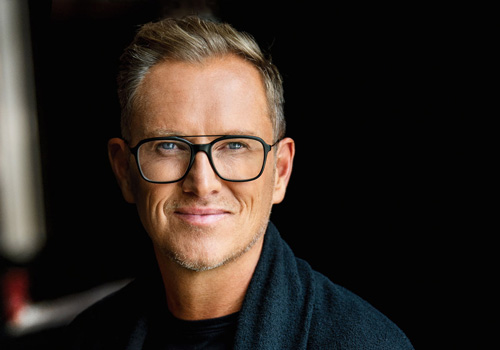 Tv-kasvo, joka suunnitteli Epos -kalustesarjan